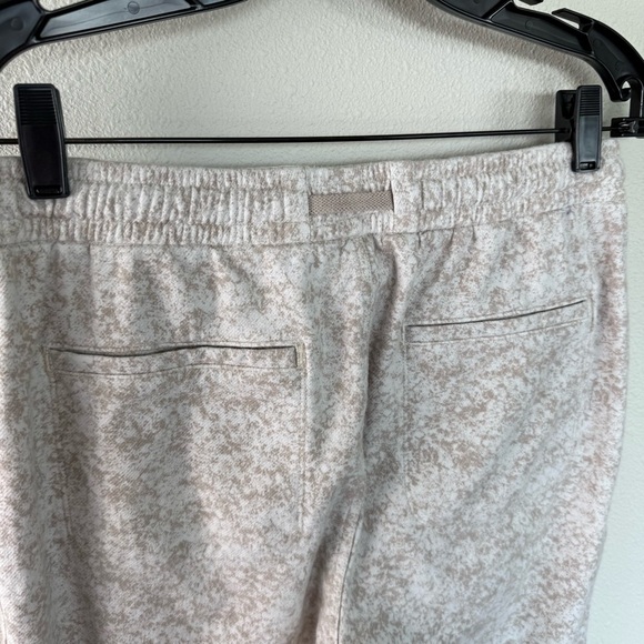 Athleta Farallon Printed Jogger Pants Pebbles Textured Abalone Women’s Medium - Picture 10 of 12